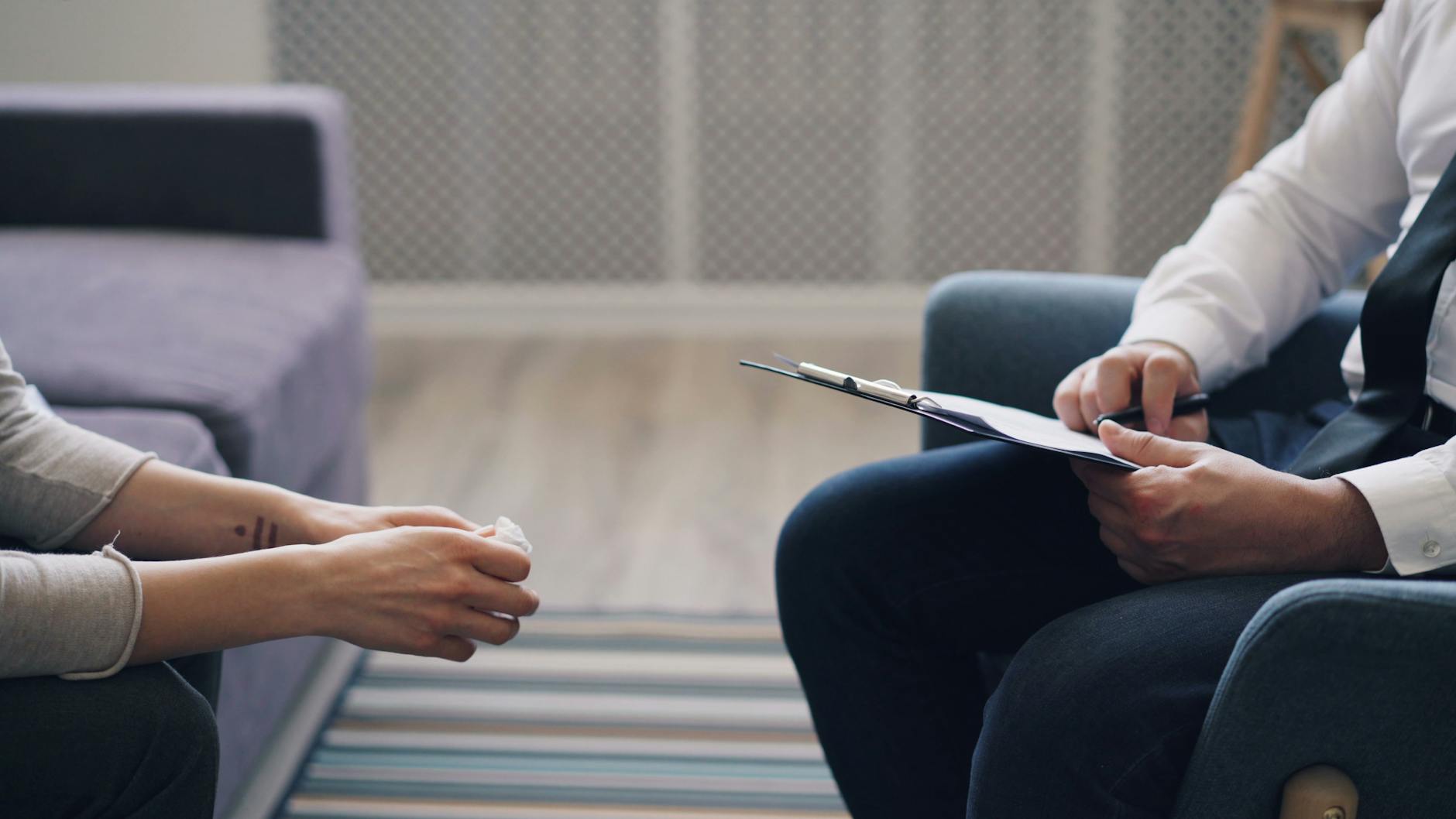 Free consultation with counsellor or therapist. Online, telephone.